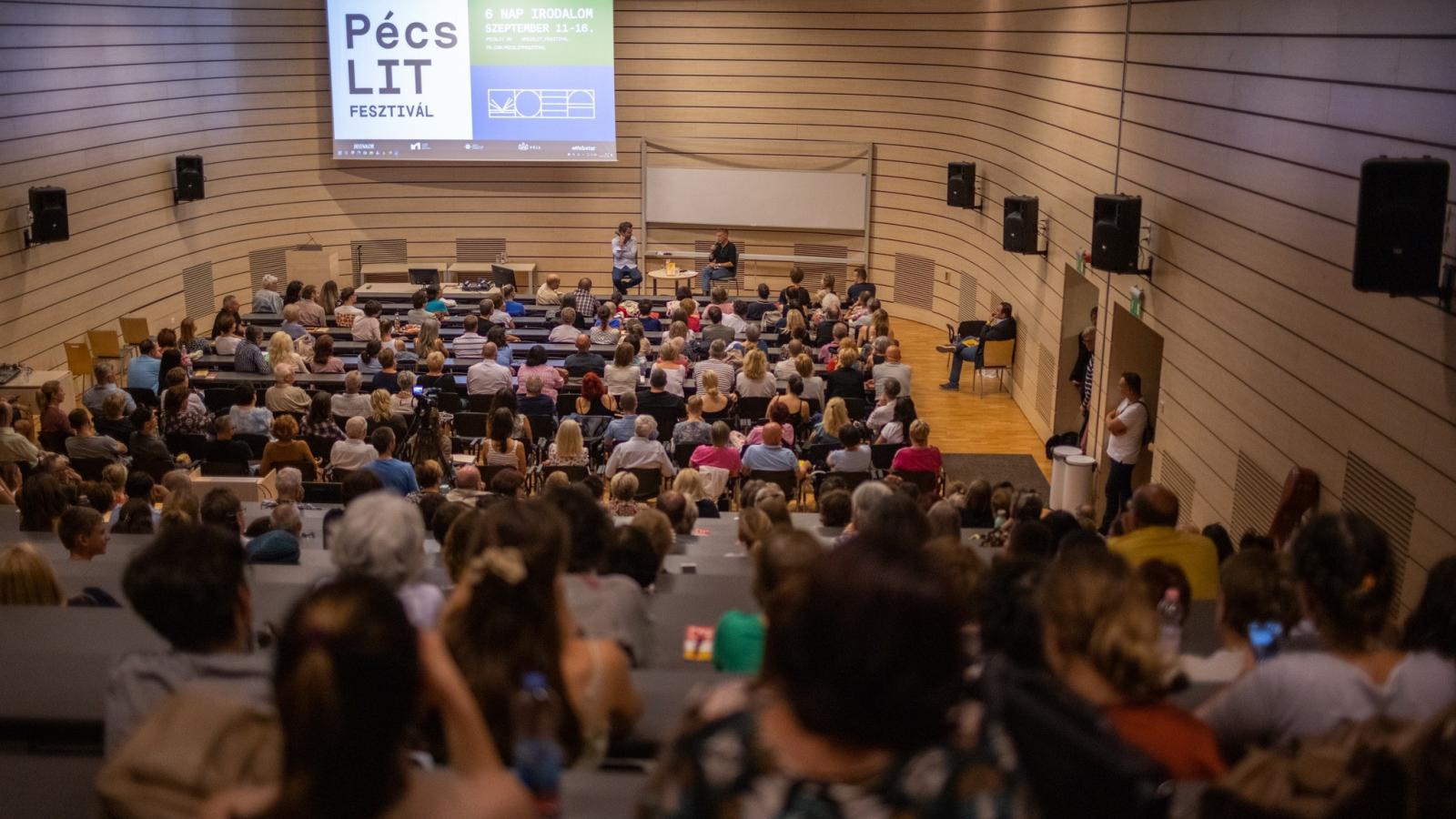 A PécsLIT idén a könyvtárban, a Tudásközpontban, szórakozóhelyeken, középiskolákban és a pécsi zsinagógában is szervez programokat