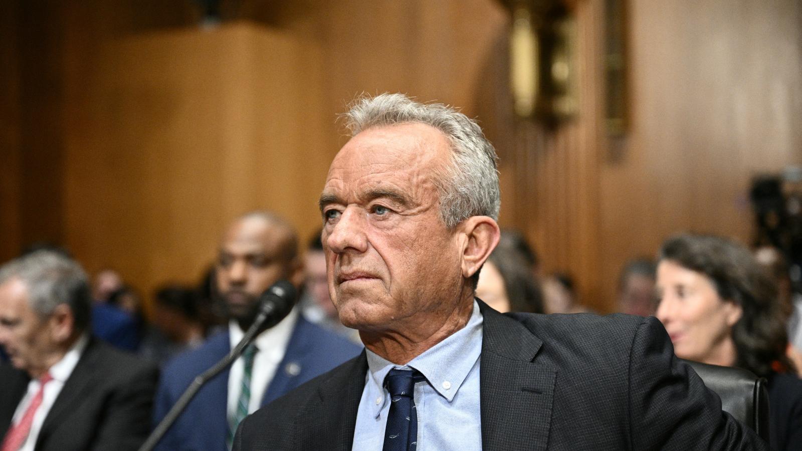 Robert F. Kennedy Jr. egészségügyi minisztert három órán át vallatták a szenátus bizottságának tagjai