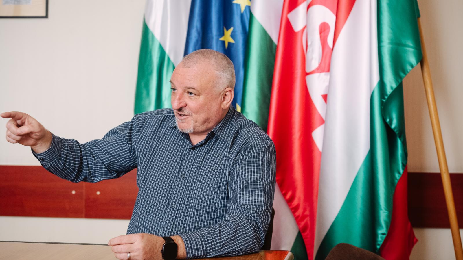 Természetesen ha egy adott körzetben úgy látszik, akad esélyesebb jelölt valamelyik másik párt részéről, akkor hajlandóak vagyunk tárgyalni a visszalépésről – mondta Komjáthi Imre