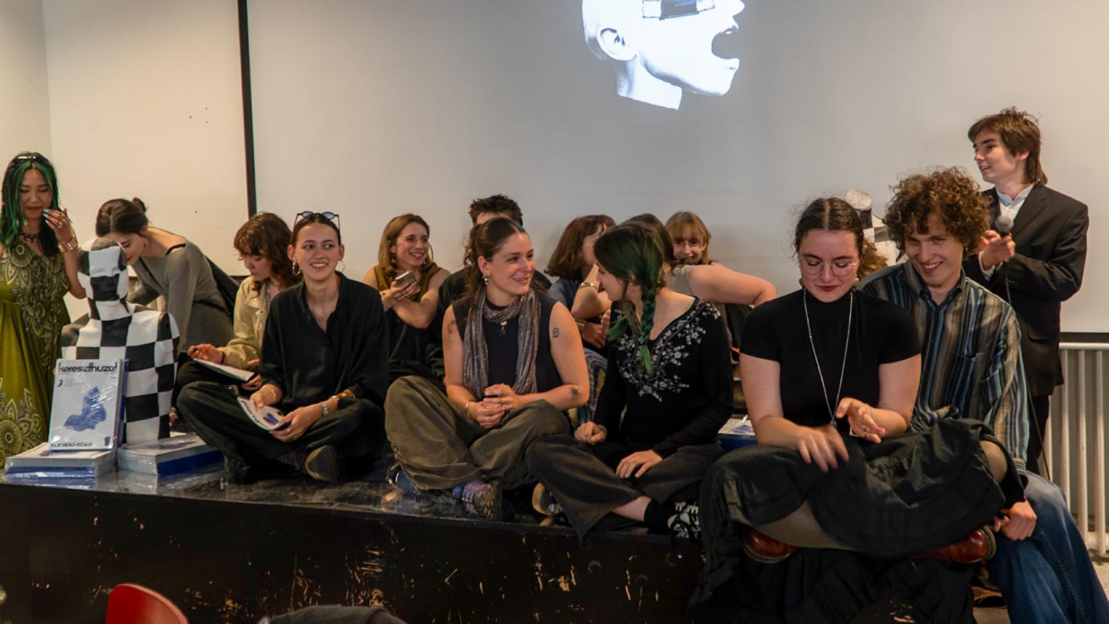  A közösség a legfontosabb. Inspiráló, hogy hierarchia nélkül dolgoznak