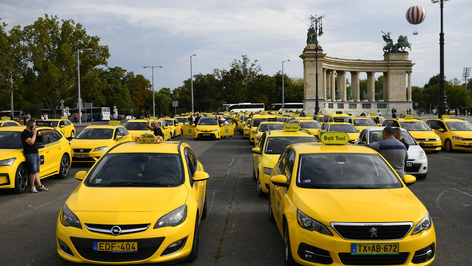 Inflációkövető tarifát akarnak a taxisok