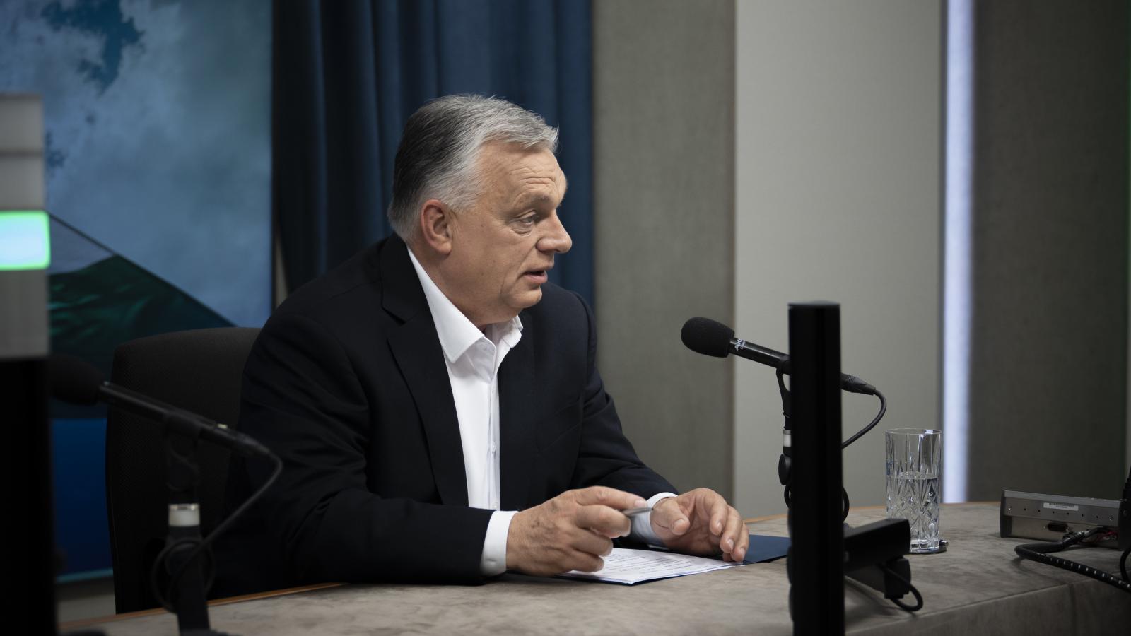 Orbán Viktor miniszterelnök interjút ad a Kossuth rádió stúdiójában még 2025. április 25-én