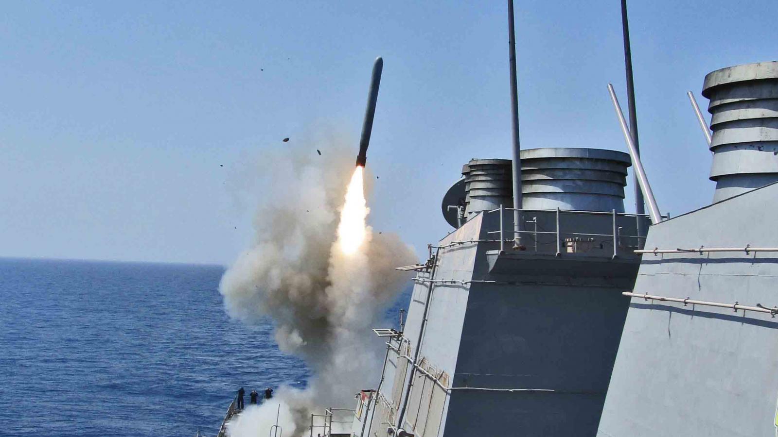 A nagy hatótávolságú Tomahawk rakéta kilövés közben. Bár Trump még nem döntött az Ukrajnának való szállításukról, e fegyverek elérik Oroszország belső területeit is