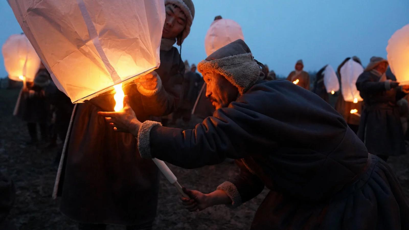 Az is sajátos művészeti döntés, hogy a tatárjárásról szóló moziban nincs egy igazi csatajelenet sem