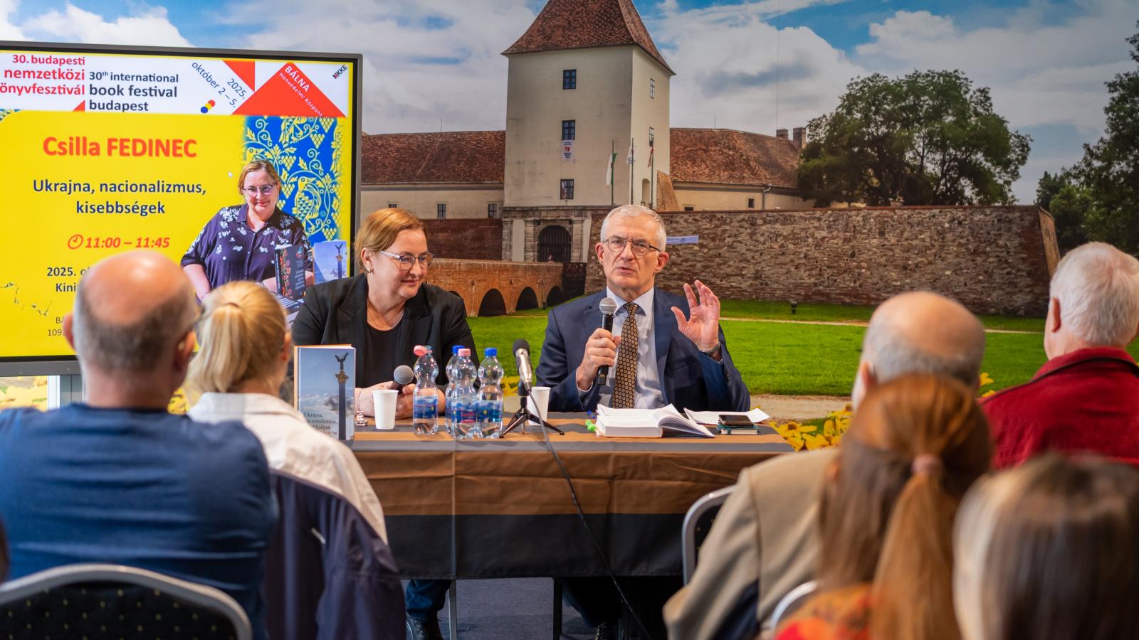 A háború okozta sokk hatására kezd megszűnni az ukrán népre jellemző sokszínűség – hangsúlyozta Fedinec Csilla Ukrajna nemzeti identitásáról