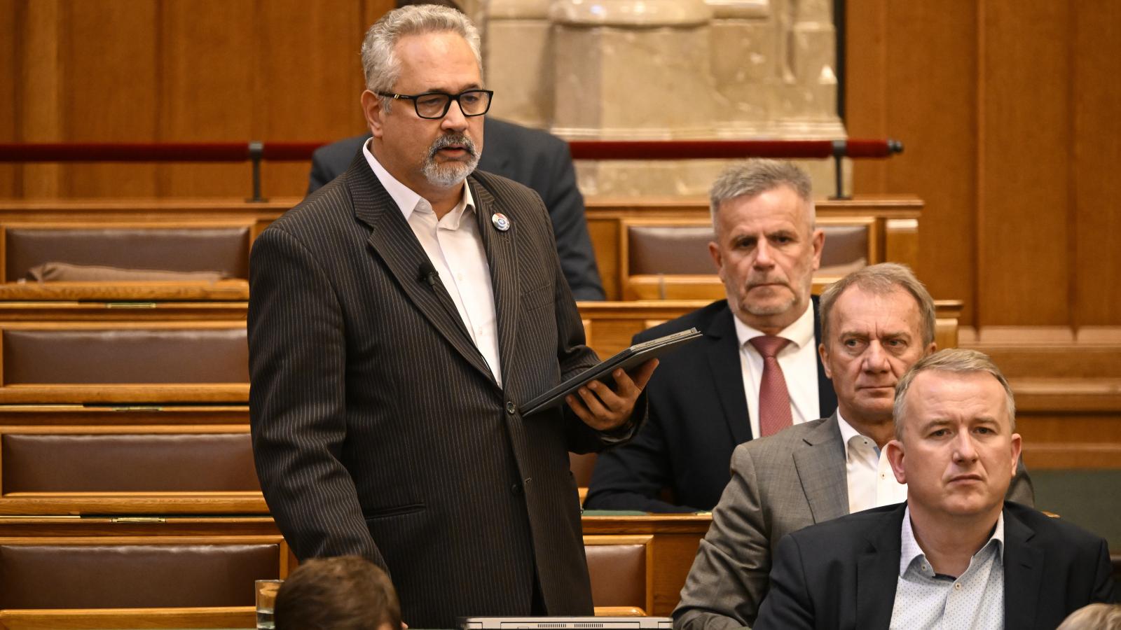 Arató Gergely az Országgyűlés plenáris ülésén október 6-án