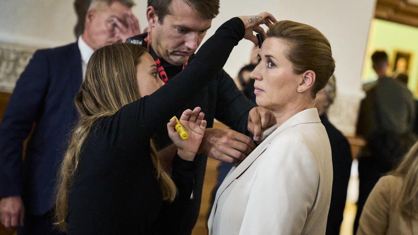 Mette Frederiksen kedden bejelentés után, sajtótájékoztató előtt