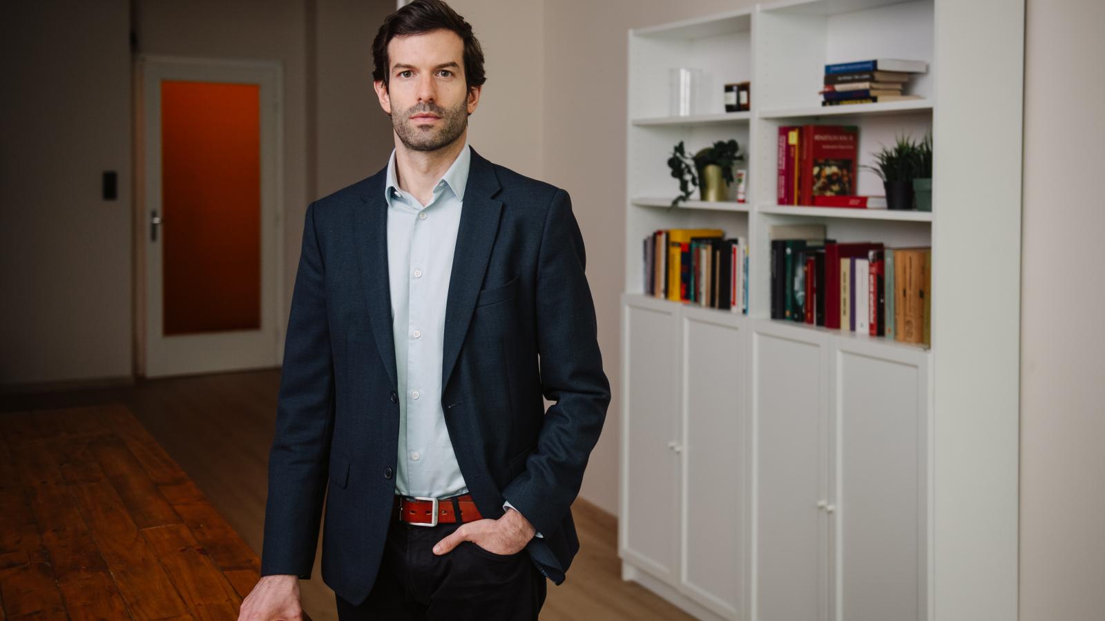 „Hiszek a korszakváltásban, hogy sikerül elzavarni ezt a korrupt, mihaszna és szűk látókörű politikai elitet”