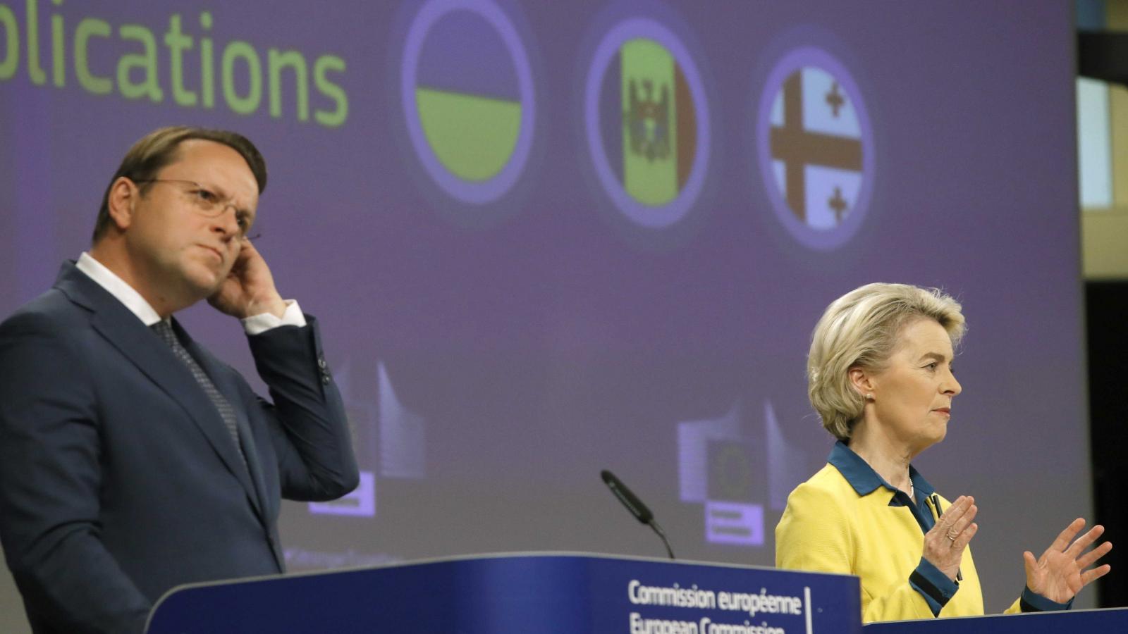 Várhelyi Olivér és Ursula von der Leyen - Korábbi felvétel