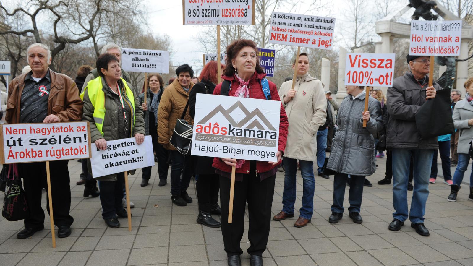 Felcsillant a remény, de még mindig nem az összes devizakárosult számára 