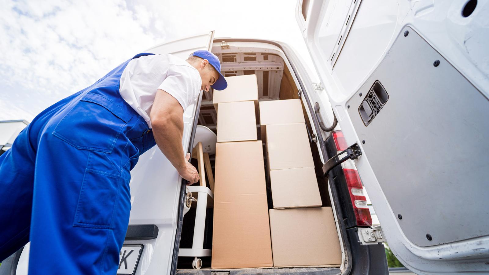 Általában egyre kevesebb könyvet és dísztárgyat viszünk magunkkal