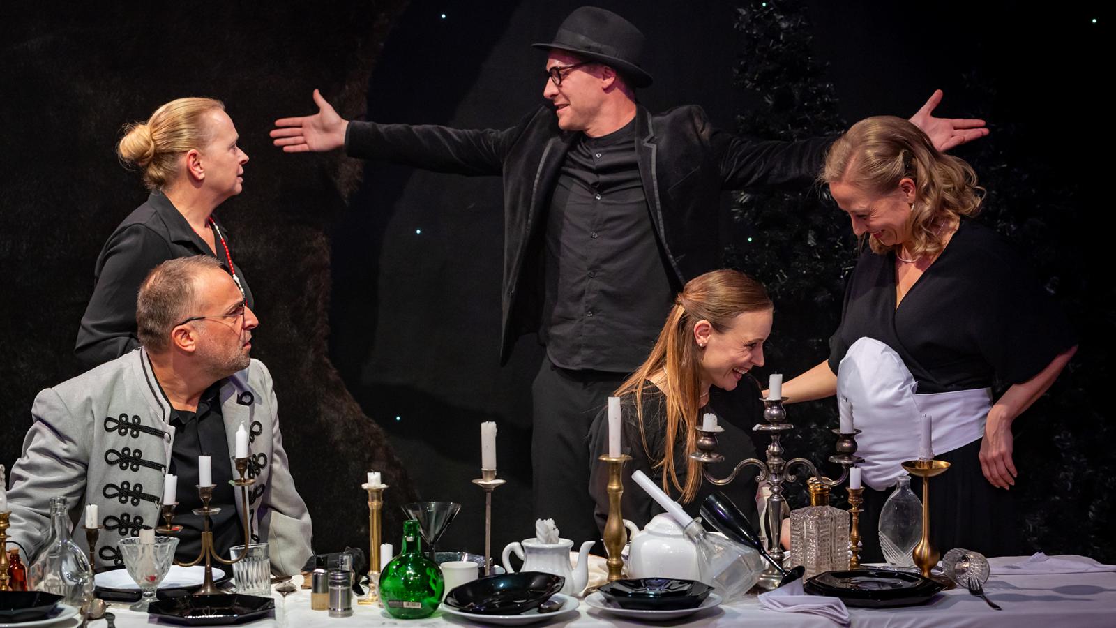 Izgalmas családtörténet hosszú karácsonyi ebédnél