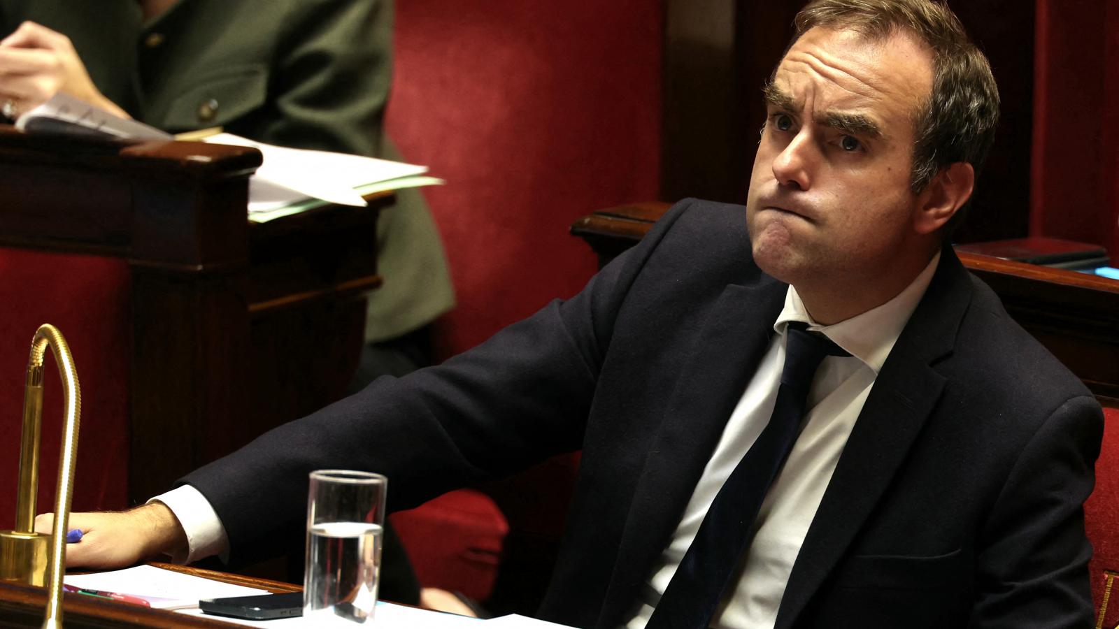 Sébastien Lecornu kabinetje akár túl is élheti a bizalmatlansági indítványt