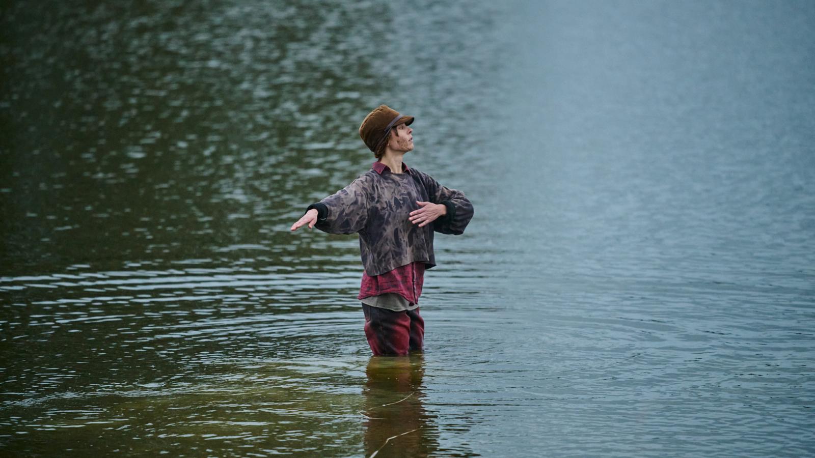 Bitó Katalin a záportározóban egy vízi madár méltóságával mélyítette el bennünk a sötét tájsebet