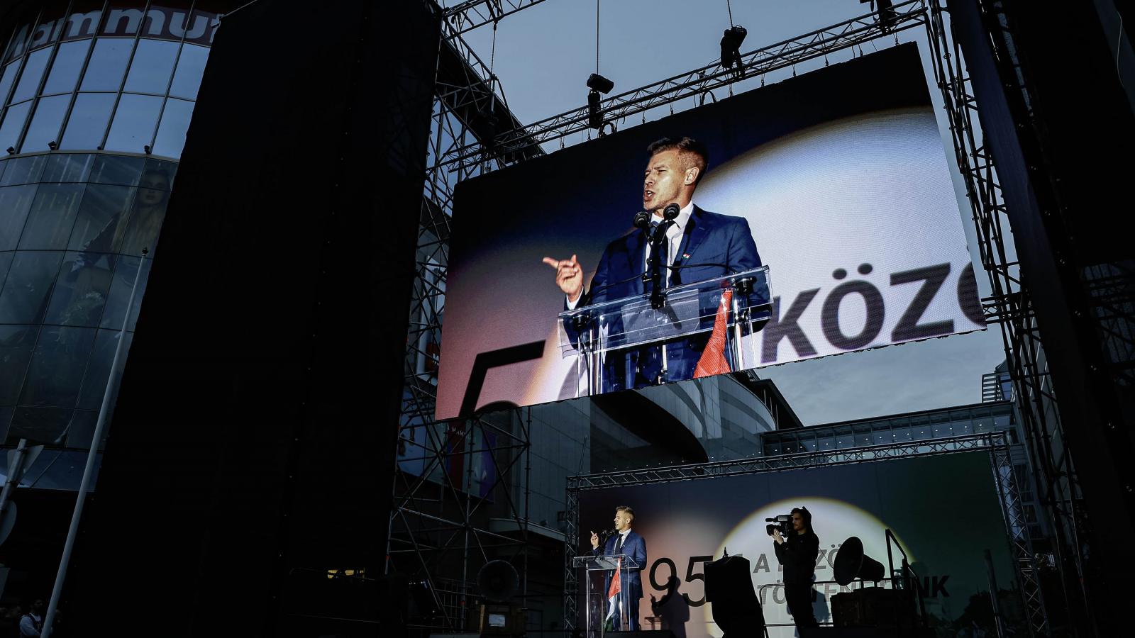 Magyar Péter az ünnepi beszéde közben 2024. október 23-án