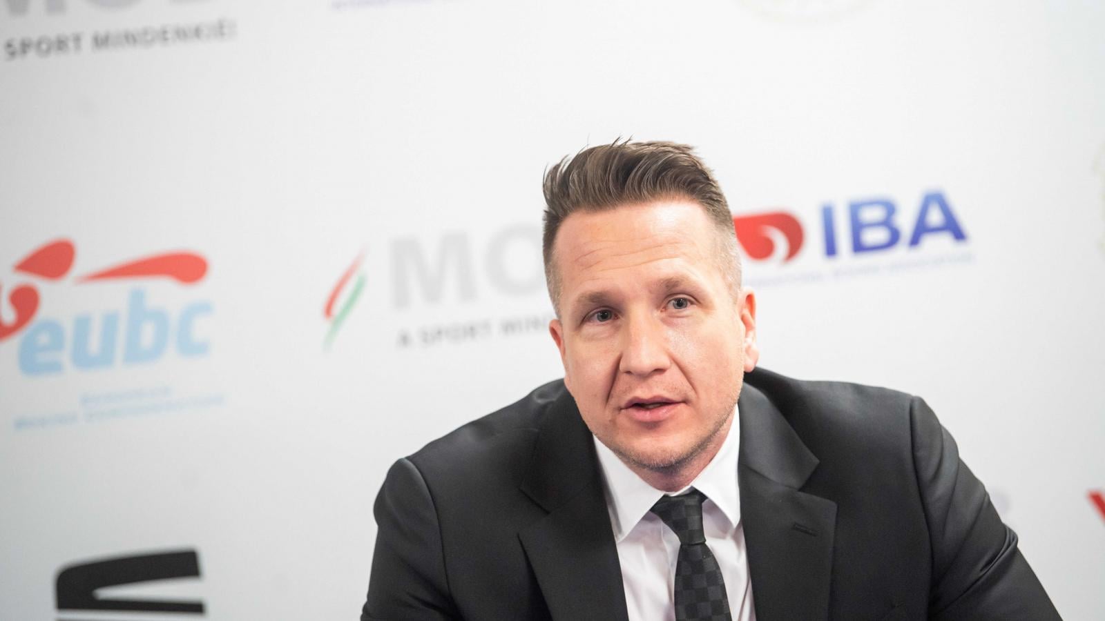 Blikk: A Vasas ökölvívó-szakosztályának vezetője és családja utazott a Kenyában lezuhant gépen