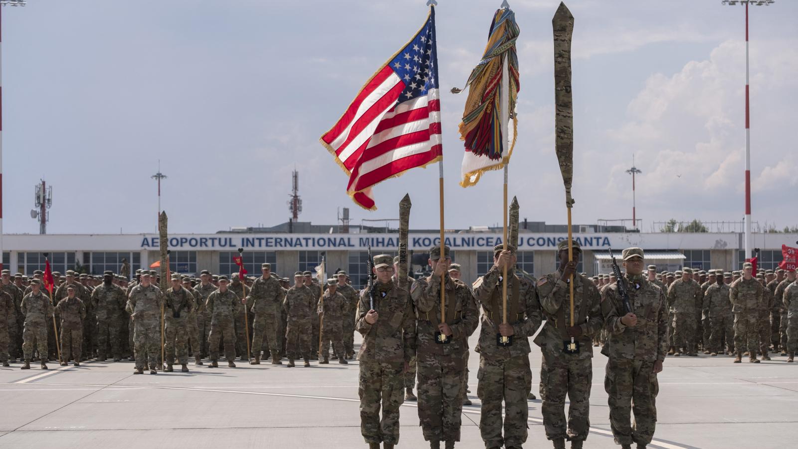 Amerikai katonák a Mihail Kogălniceanu légibázison - Korábbi felvétel