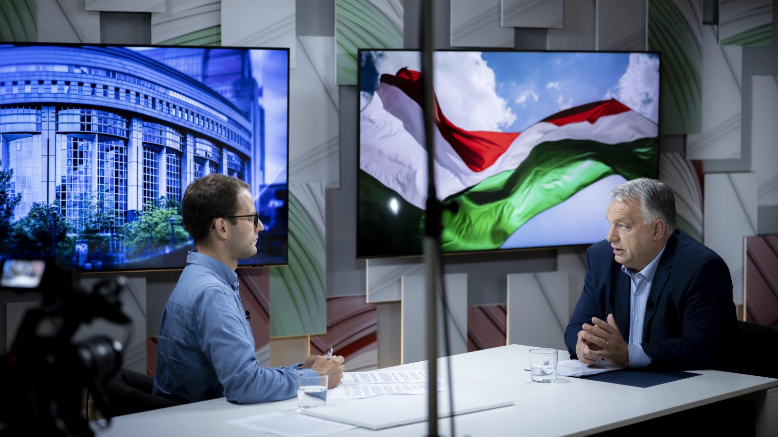 Orbán Viktor: Európa kótyagosan kóvályog egy olyan helyzet felé, ami egyre közvetlenebb háborús veszélyt jelent