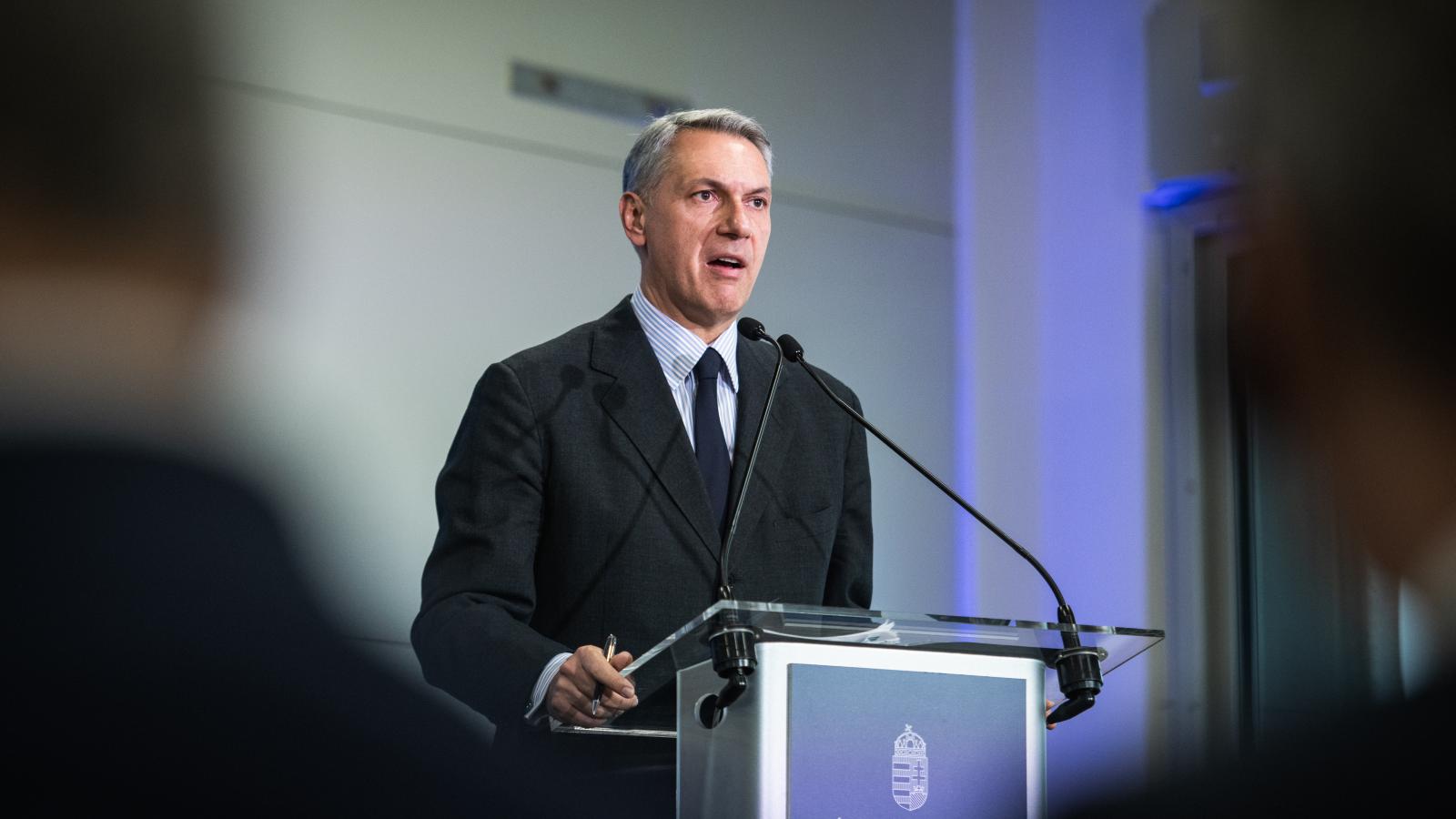 Lázár János szerint a strabagosok beszálltak a magyarországi választási kampányba