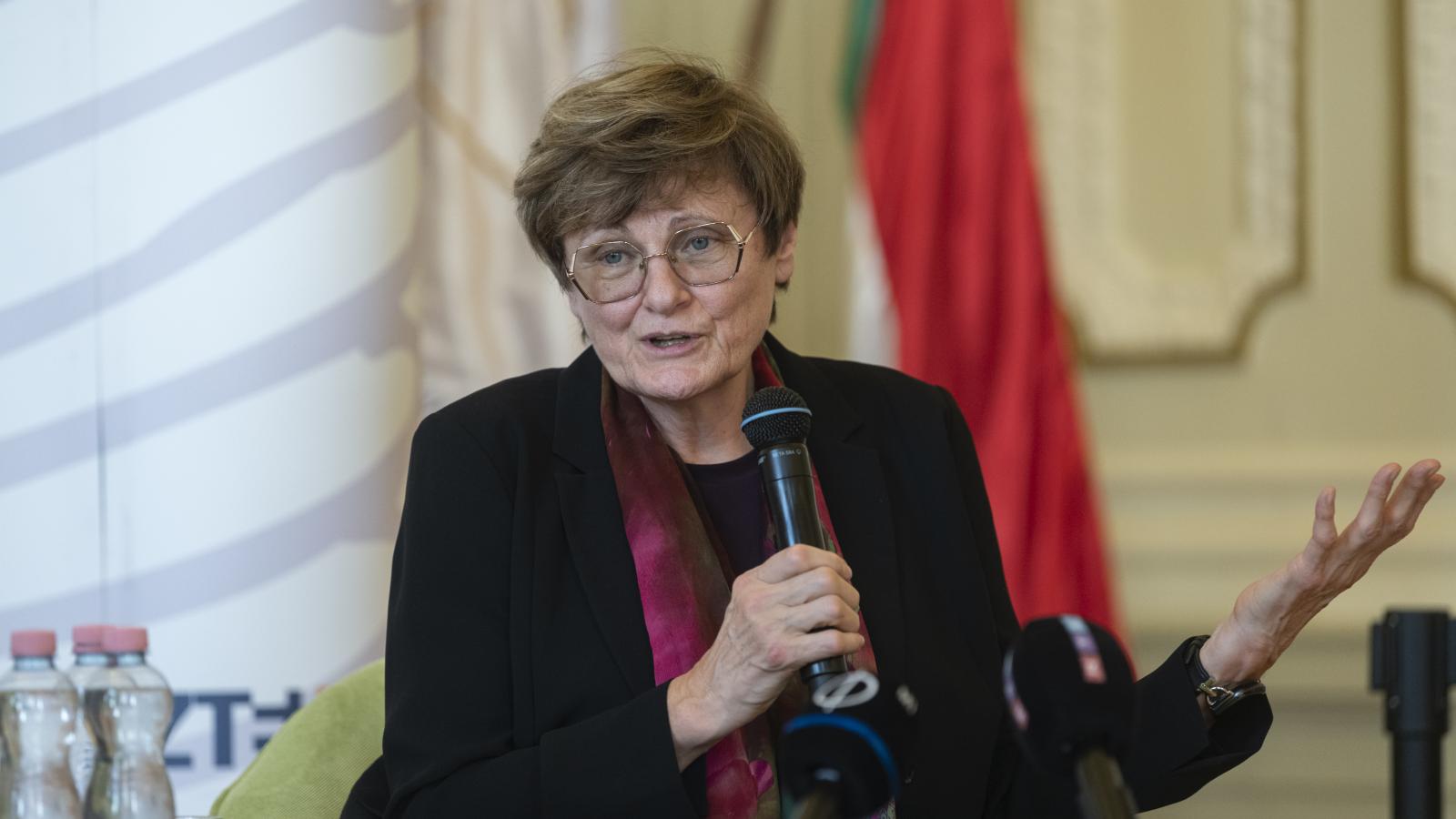 Megint visszaéltek Karikó Katalin nevével és arcképével