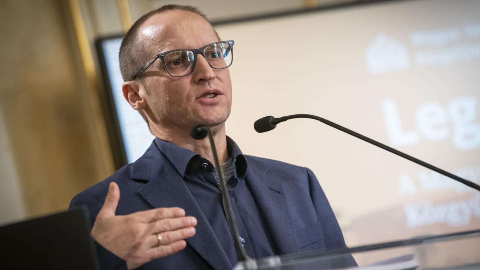 Demeter Szilárd: sikeres, ezért mennie kell