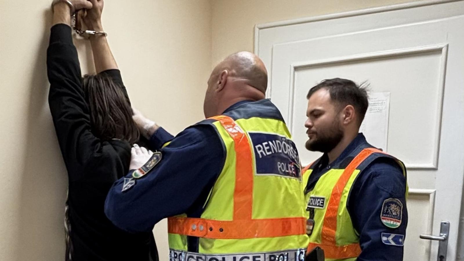 Három férfi erőszakolt meg egy 18 éves lányt Szegeden