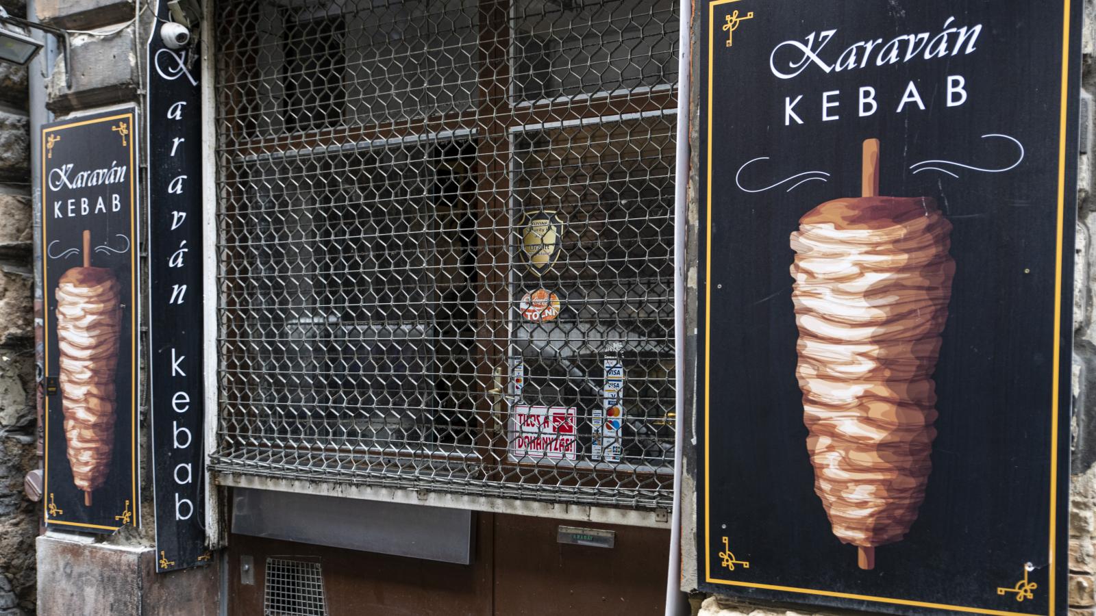 Országos vizsgálatot rendeltek el a gyrososoknál