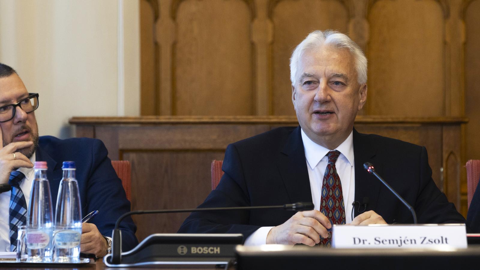 Semjén Zsolt: Vérlázító botrány, ami a Szőlő utcában történt