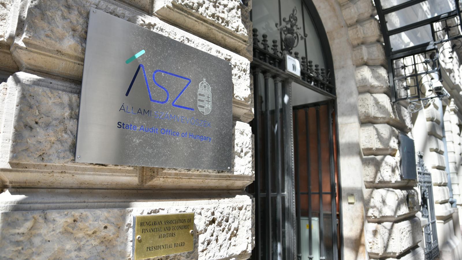 Hiába vett meg az állam sok százmilliárdért irodakomplexumokat a fővárosban, az ÁSZ nem ezekbe költözik, más helyszínt bérel