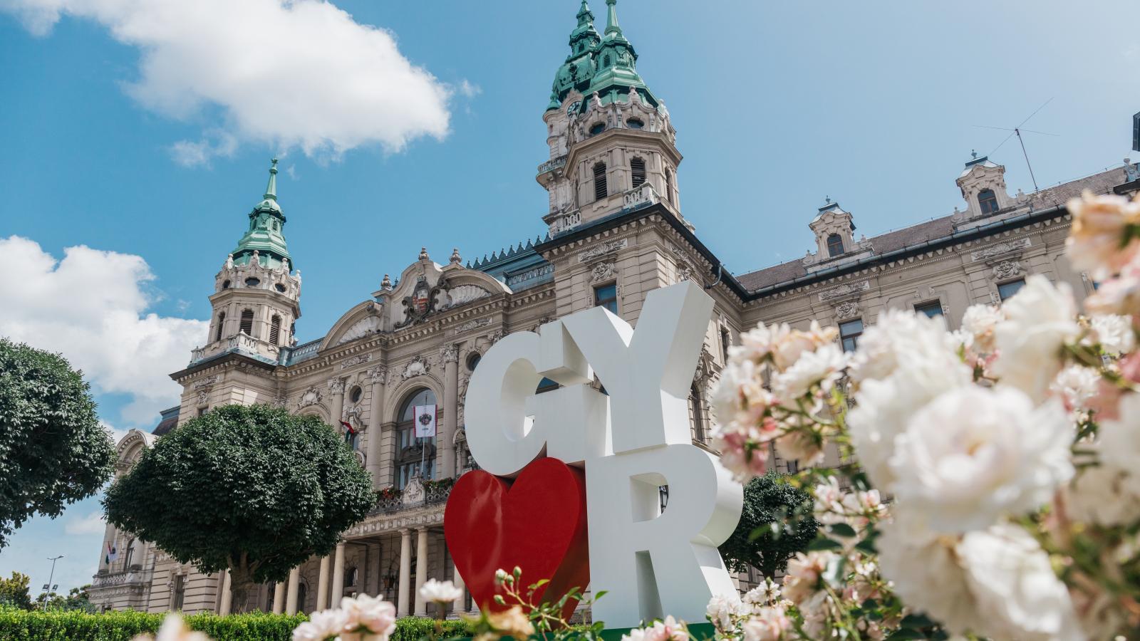 Győr polgármestere felajánlotta, hogy ha már Orbán Viktor és Magyar Péter is egyszerre látogat a városba, vitázzanak ott nyilvánosan