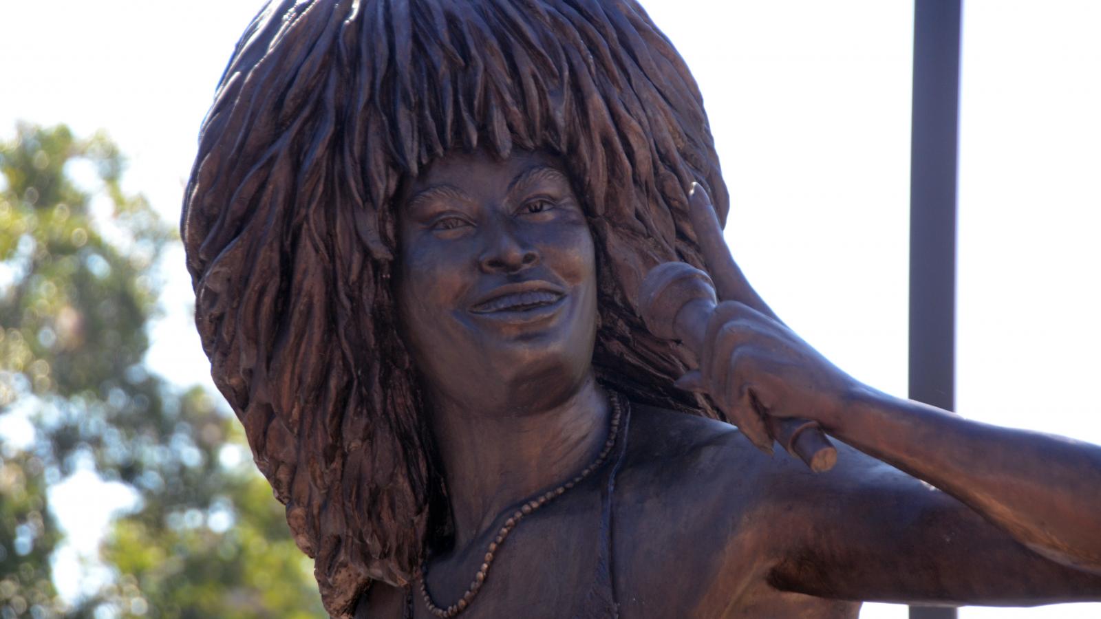 A közterek csúf alkotásai egészen addig szaporodhatnak, amíg a megrendelők képtelenek reagálni arra, ha egy alkotás nem sikerült túl jól