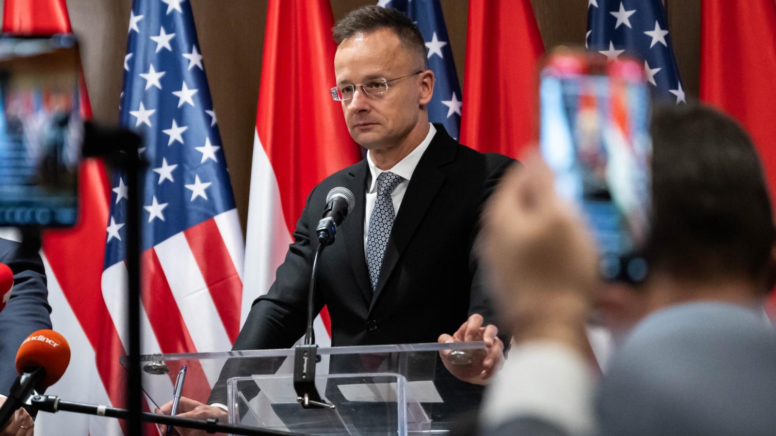 Szijjártó Péter szerint álhírt terjesztettek a világ nagy hírügynökségei, korlátlan időre kaptunk teljes szankciómentességet