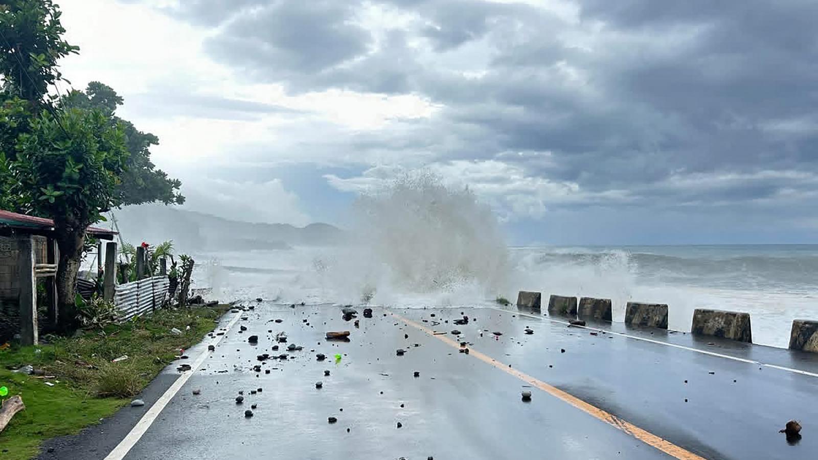 Csaknem egymillió embert evakuáltak a közeledő szupertájfun elől a Fülöp-szigeteken
