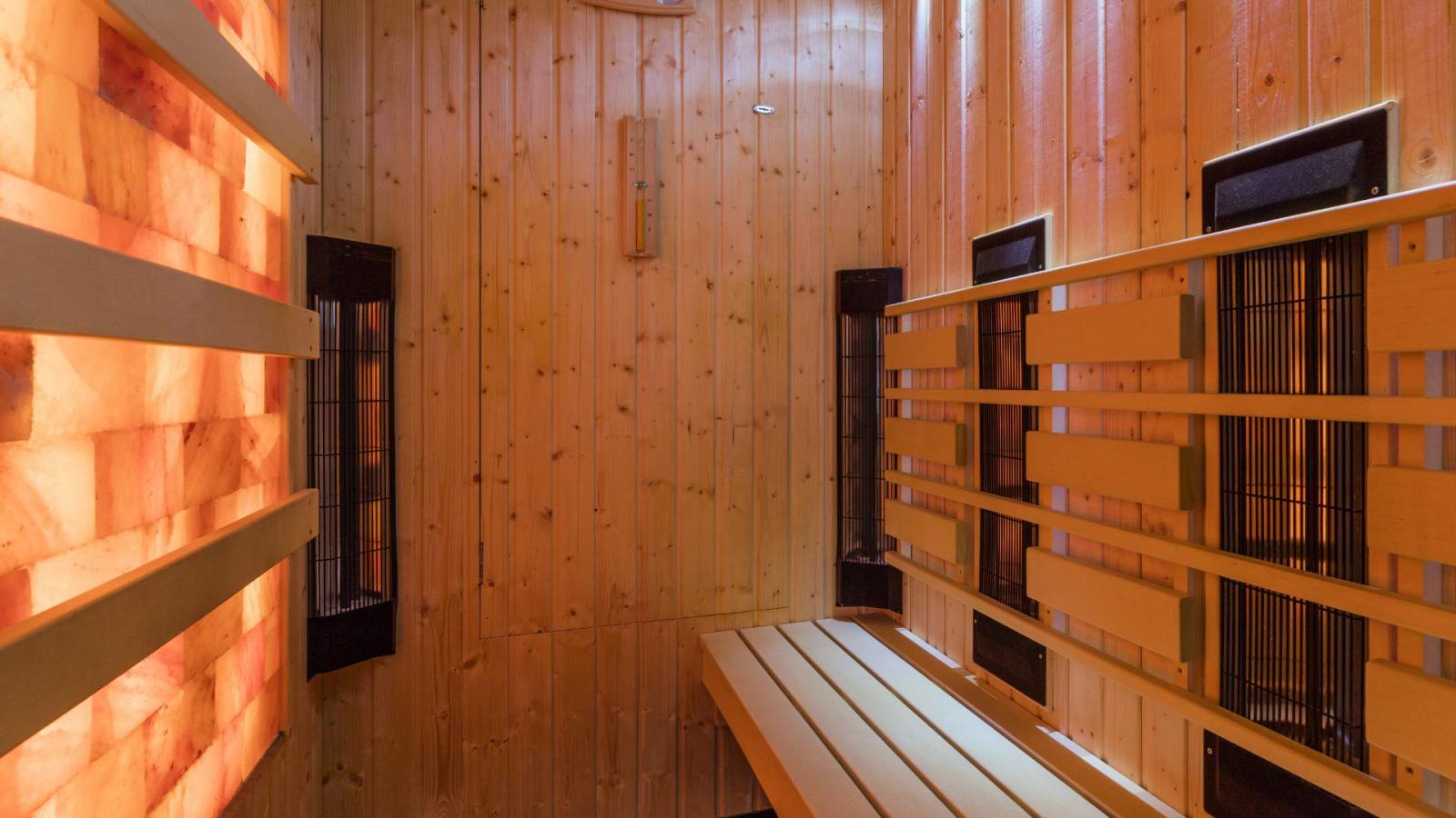 Kigyulladt a budaörsi uszoda szaunája, 250 embert kellett kimenekíteni