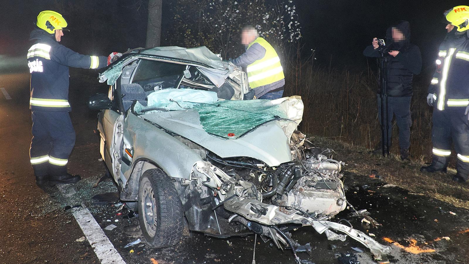 Egy házaspár halt meg az Újszilvásnál történt balesetben, a fiuk életveszélyes sérüléseket szenvedett
