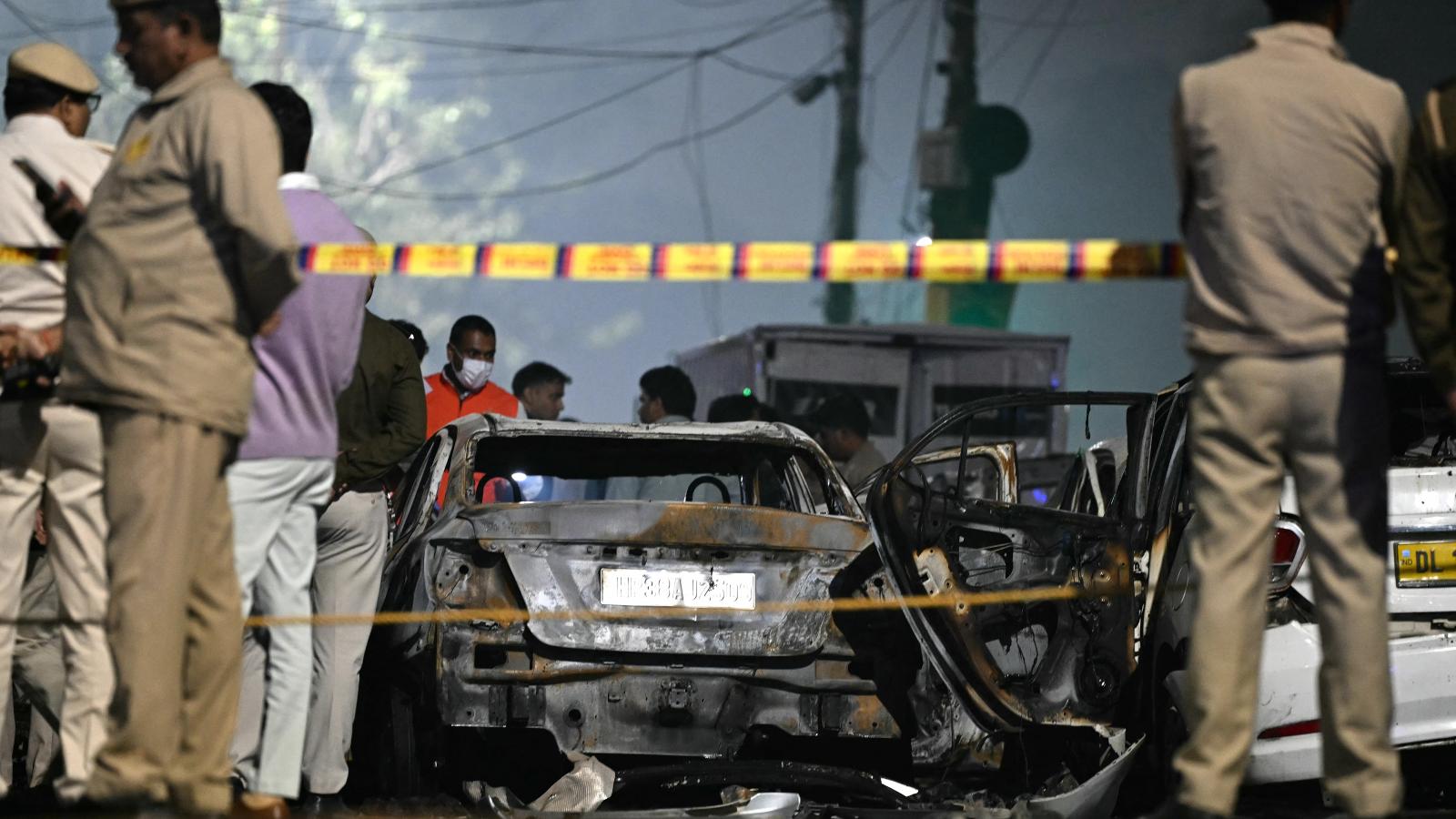 Nyolcan meghaltak, miután pokolgép robbant Újdelhi sűrűn lakott negyedében (videó)