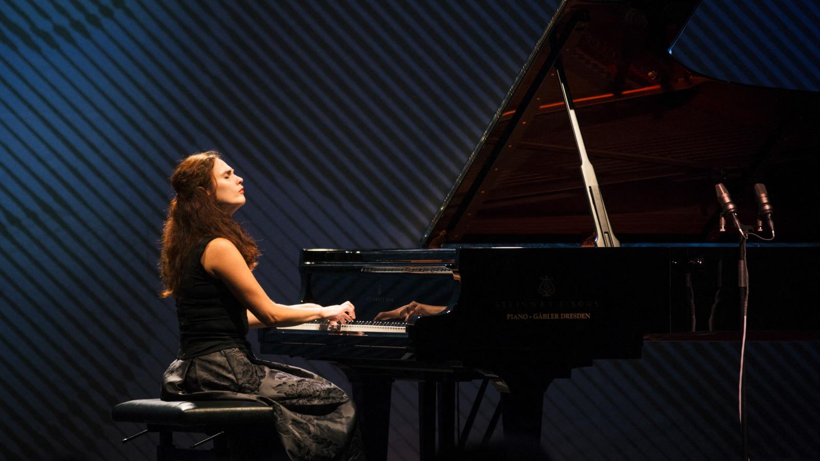 Anna Vinnitskaya játékát a technikai tökéletesség, mély zenei érzékenység és karakteres egyéni hang jellemzi