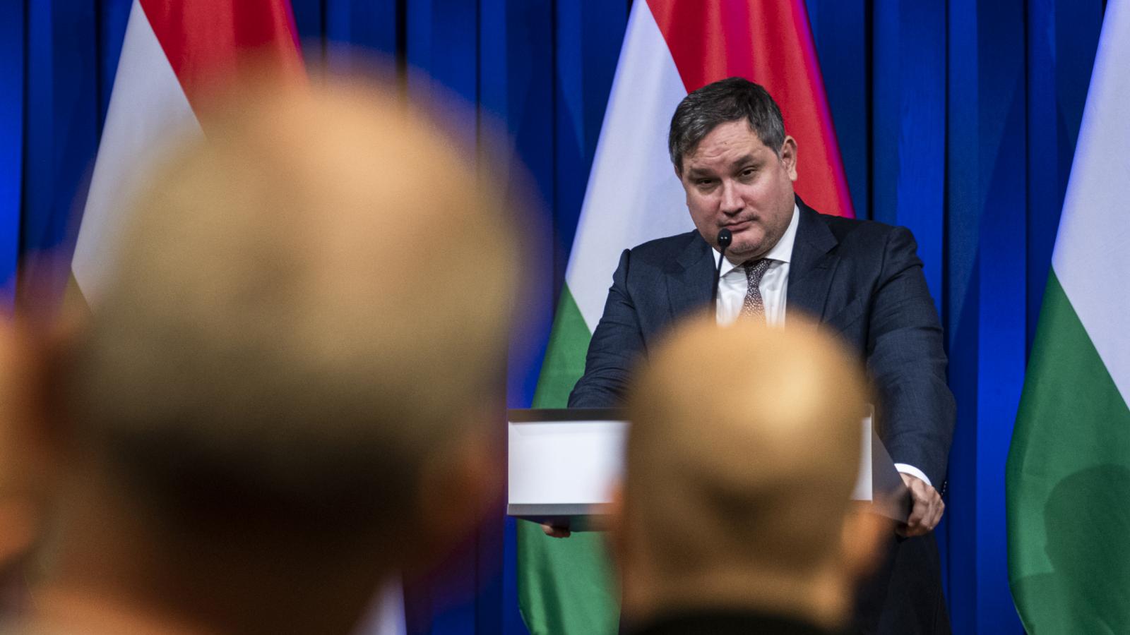 Nagy Márton bejelentette, hogy emelik a jövő évi hiánycélt és a bankadót is