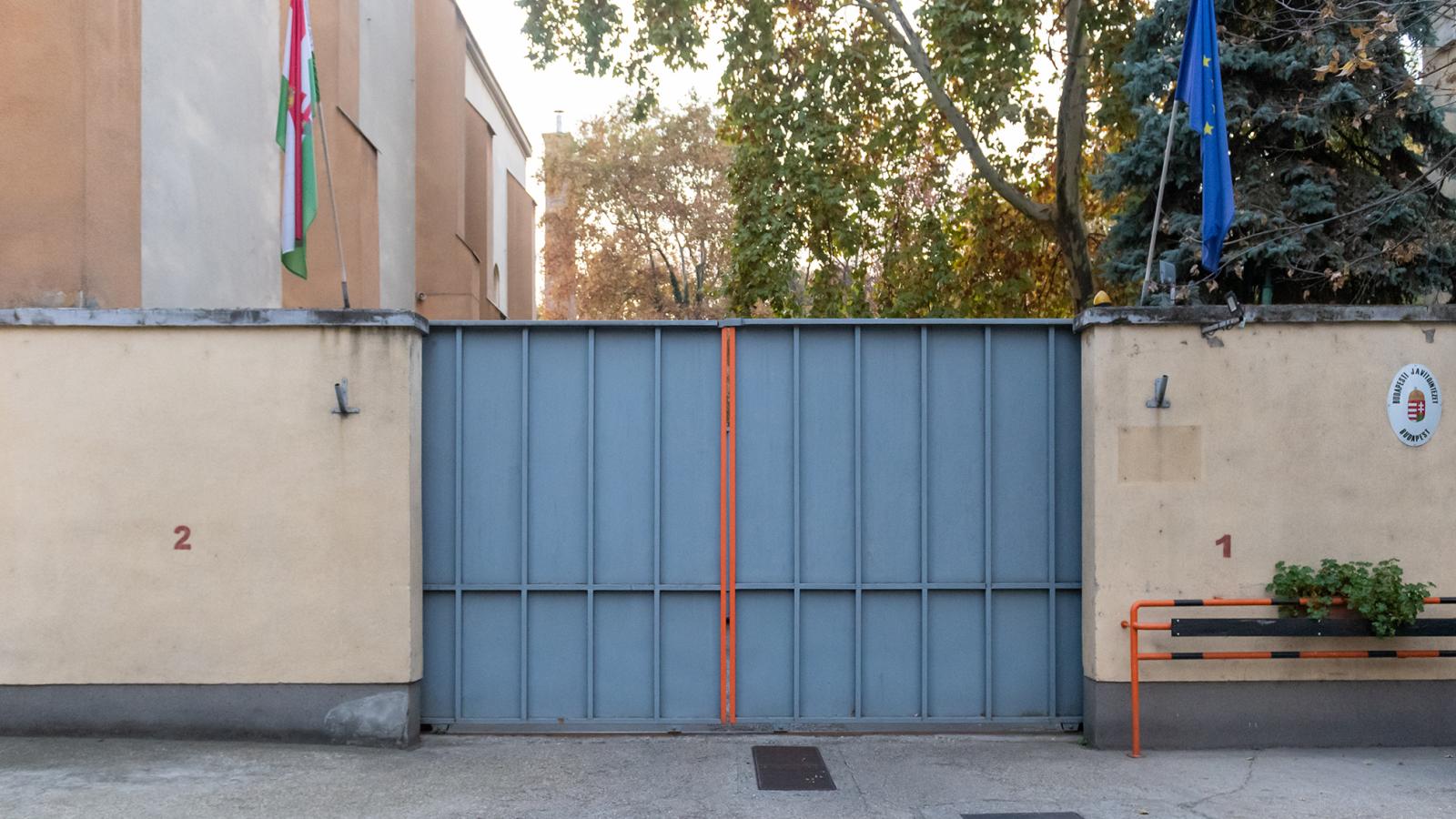 Több mint százmillió forintos pénzmosással is meggyanúsították a Szőlő utcai javítóintézet volt igazgatóját és társát