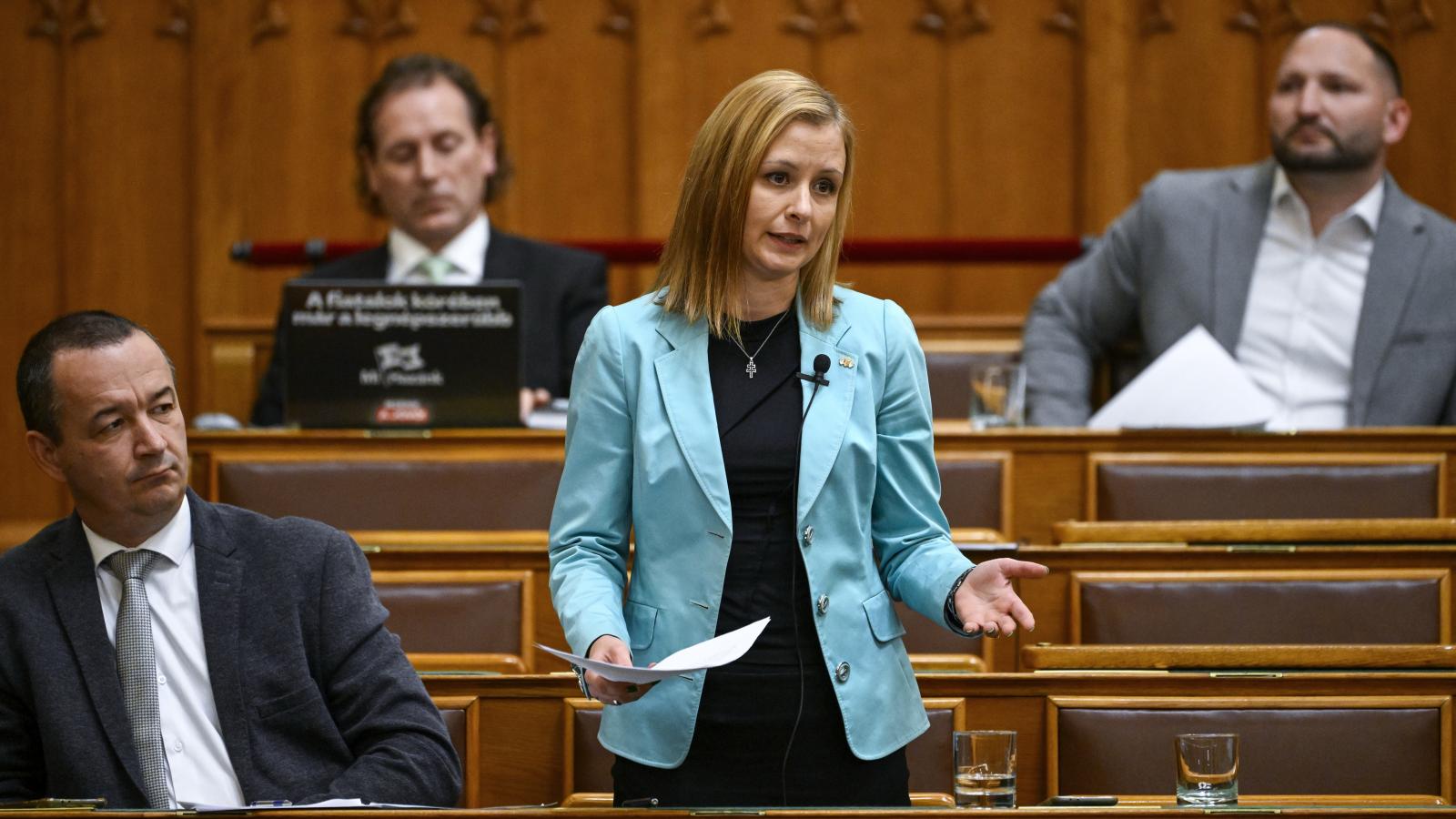 Dúró Dóra: Lemondtam mentelmi jogomról, bíróság elé állok