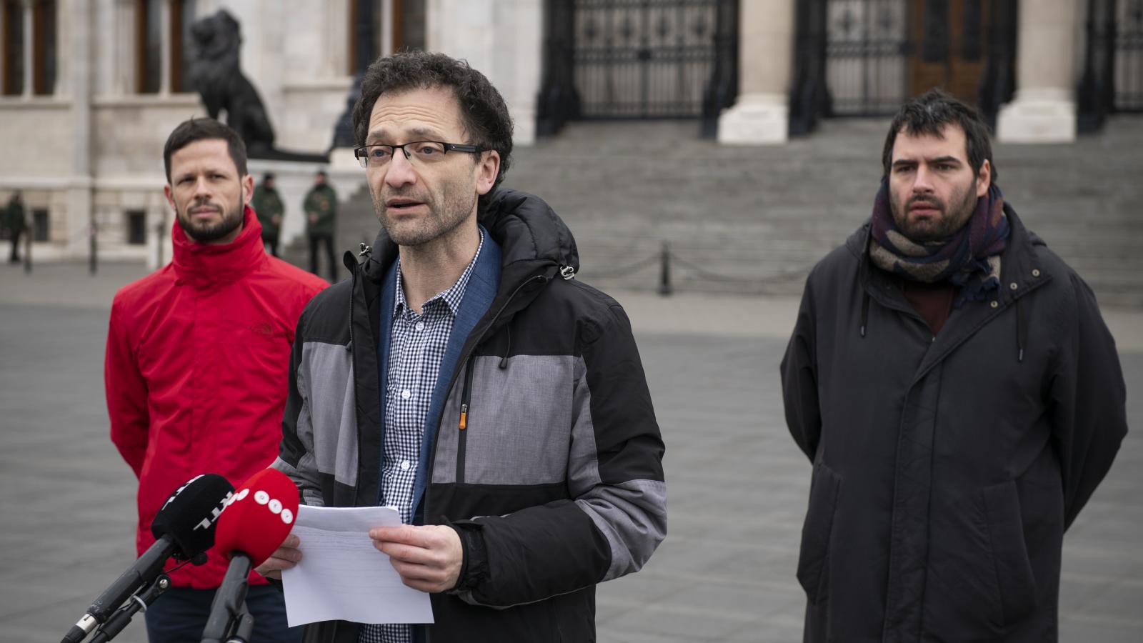 Erőss Gábor: Attól félek, hogy egy bizniszpártként működő, a Fidesz érdekeit szolgáló kamuformációt szeretnének összebarkácsolni