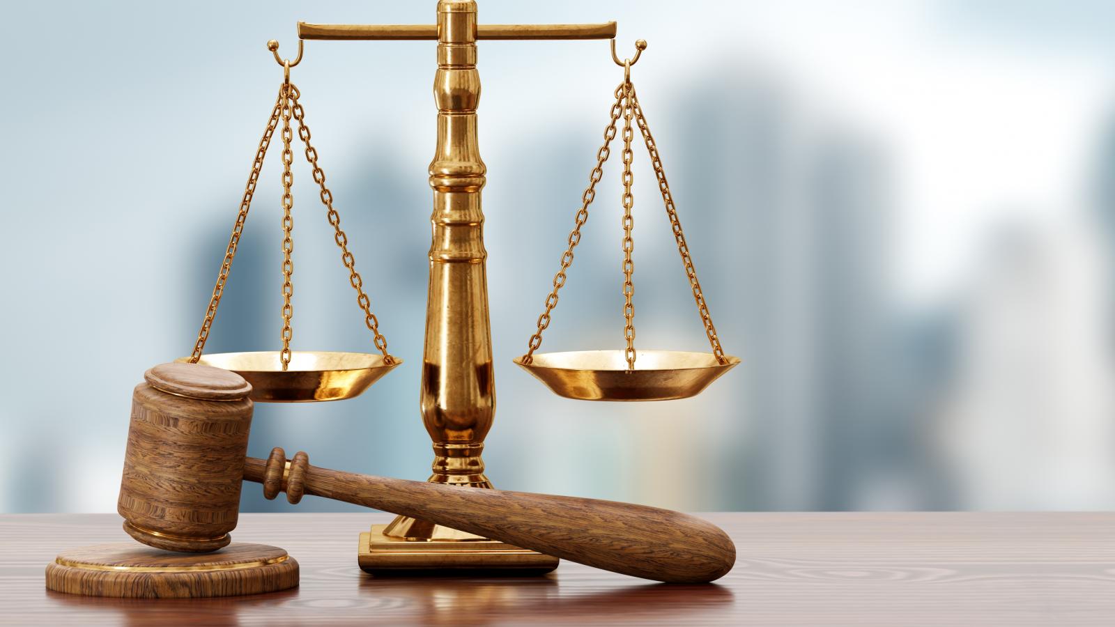 Hét férfit ítélt fegyházbüntetésre emberrablás miatt a bíróság Szegeden