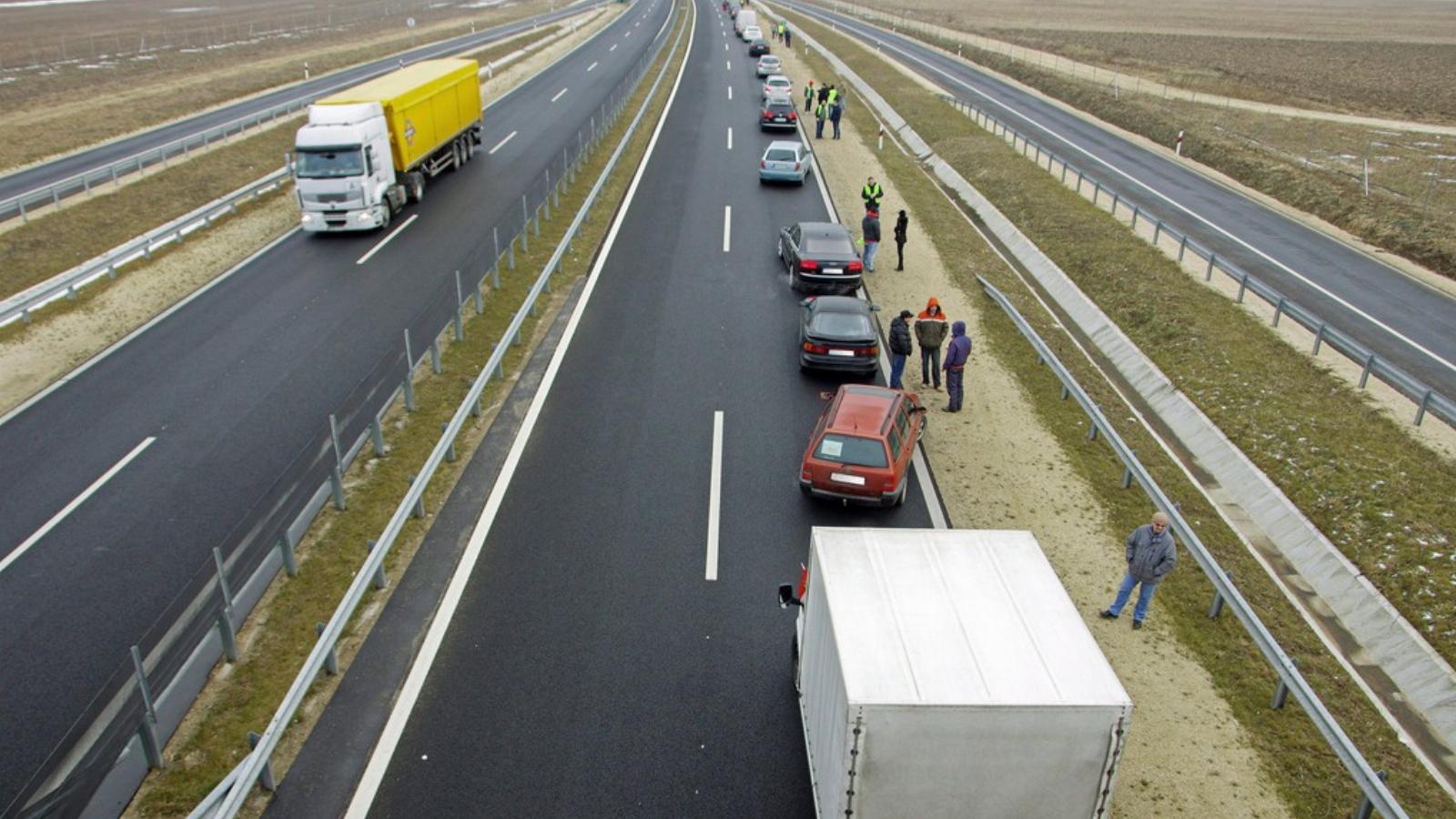 A 86-os út fi zetőssé lett szakaszán tiltakoztak a szombathelyiek FOTÓ: MTI/BÜKI LÁSZLÓ