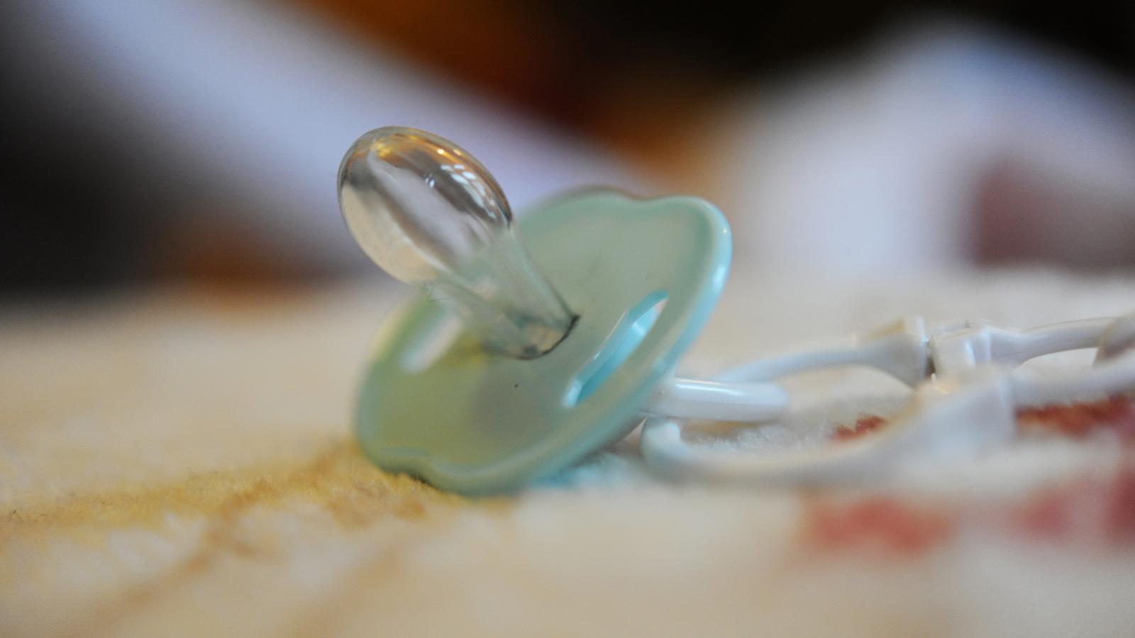 Súlyos alultápláltság vezetett a csecsemő halálához, az anyát gondatlanságból elkövetett emberöléssel vádolja az ügyészség