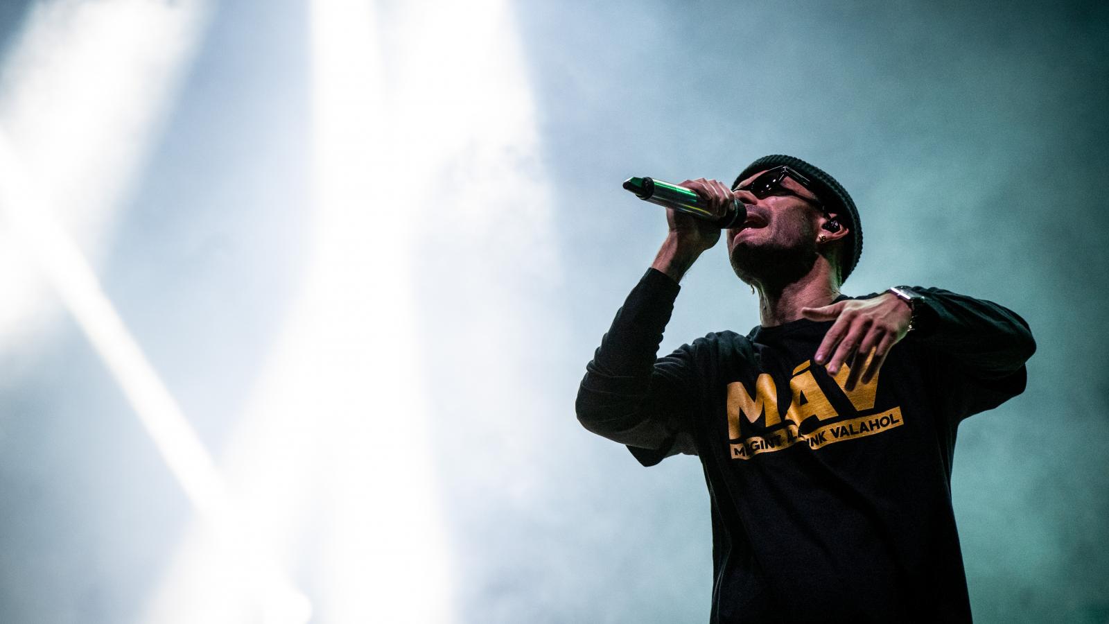 „A gatyótokat is le fogom perelni bébikéim!” – ByeAlex jegyzőkönyvvel igazolta, hogy csekély mennyiségű drogot találtak nála