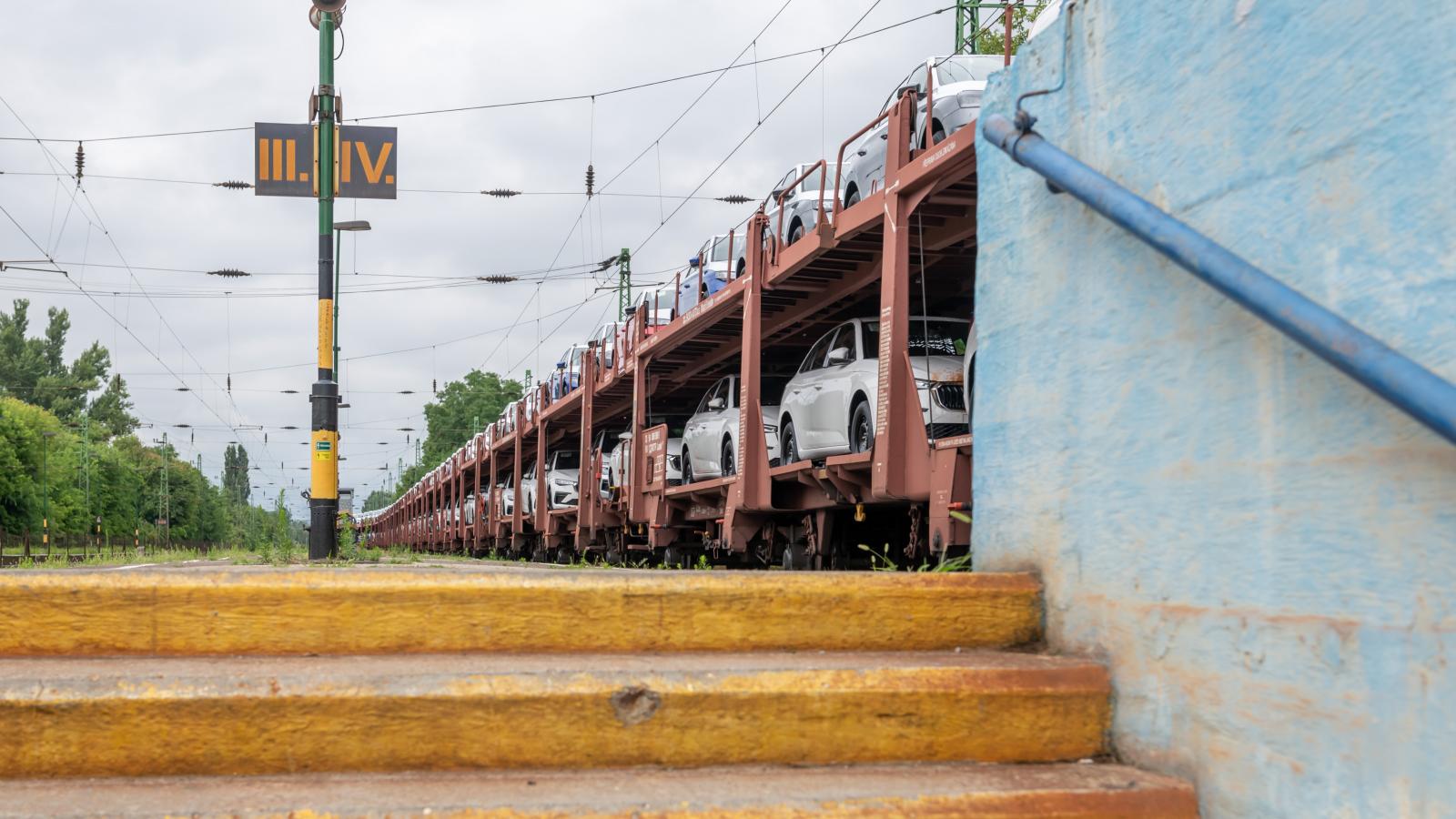Olyan részeg volt a vasutas a gödi állomáson, órákra leállt a forgalom, estére állt helyre a menetrend