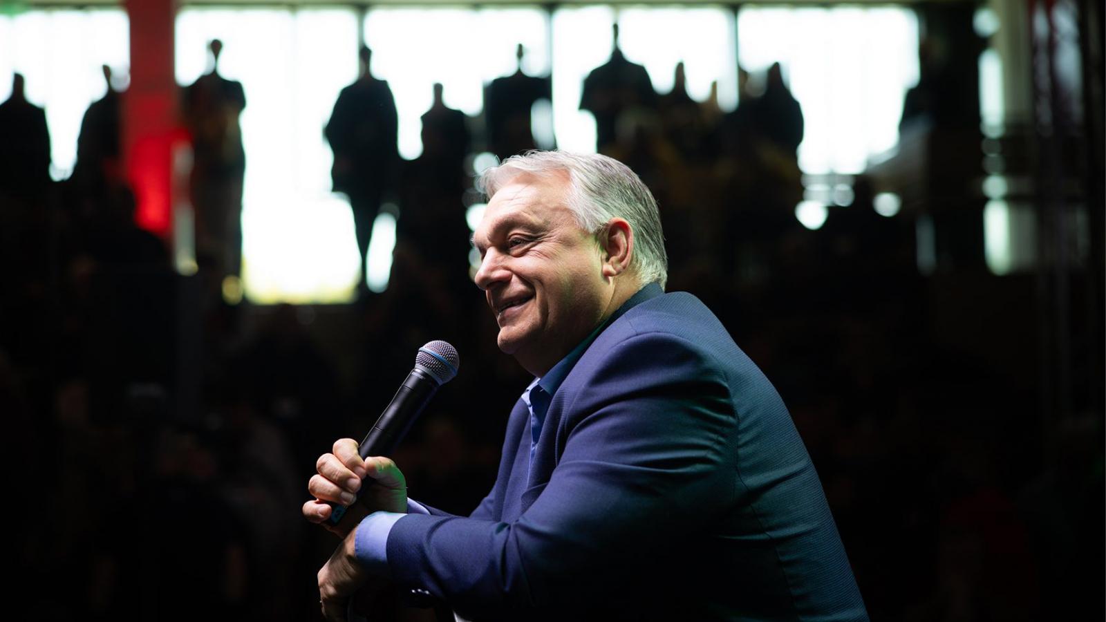 Orbán Viktor akkora önellentmondást hagyott a legutóbbi interjújában, hogy a Holdról is látszik, Török Gábor híva fel rá a figyelmet