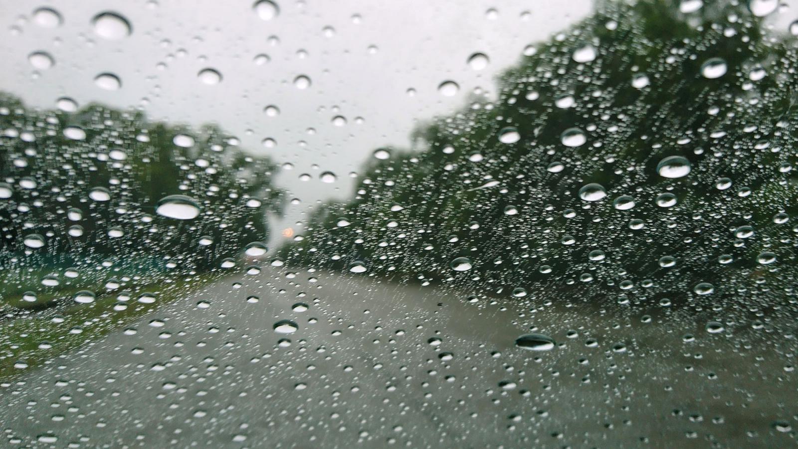 Lehűlést hoz a hidegfront, ma országszerte zivatarokra figyelmeztetnek