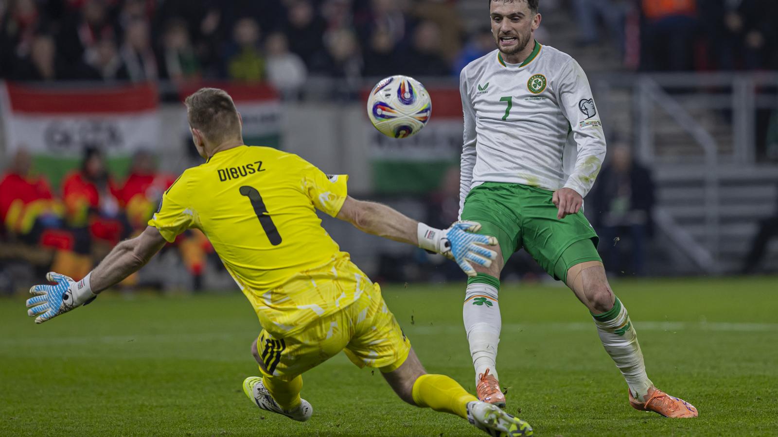Troy Parrott második gólja a Magyarország - Írország labdarúgó világbajnoki selejtező mérkőzésen a Puskás Arénában november 16-án 
MTI/Hegedüs Róbert 