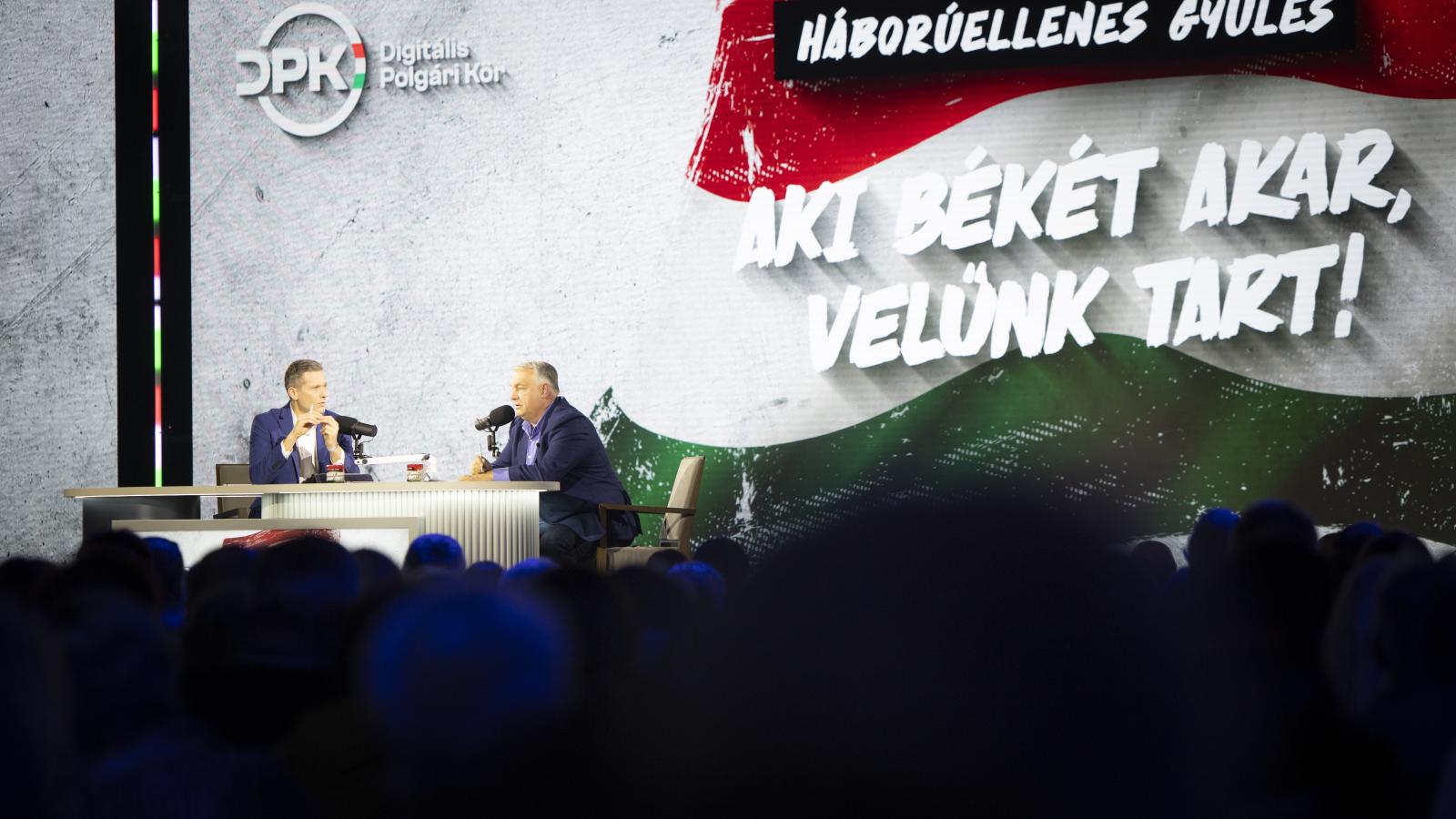 A digitális polgári körök által szervezett háborúellenes gyűlés 2025. november 15-én